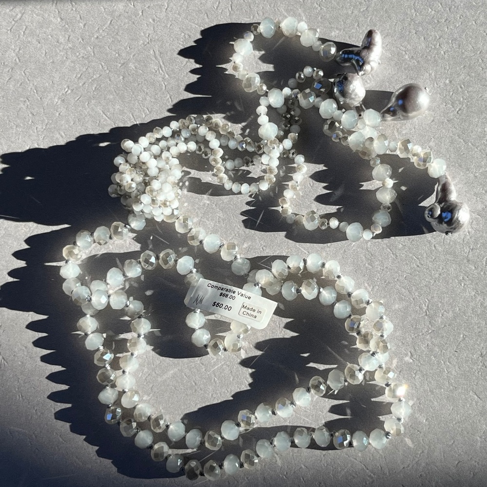 NEIMAN MARCUS Necklace Grey Faceted Glass Lariat - Picture 4 of 7